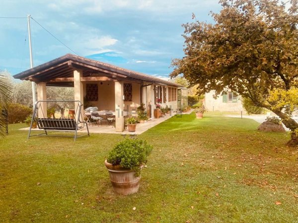 casa indipendente in vendita a Pietrasanta