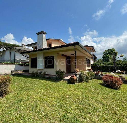 casa indipendente in vendita a Pietrasanta in zona Marina di Pietrasanta