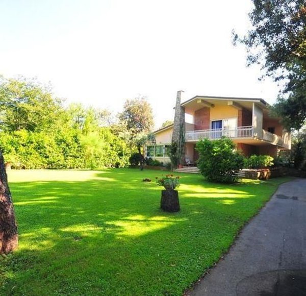 casa indipendente in vendita a Pietrasanta in zona Fiumetto