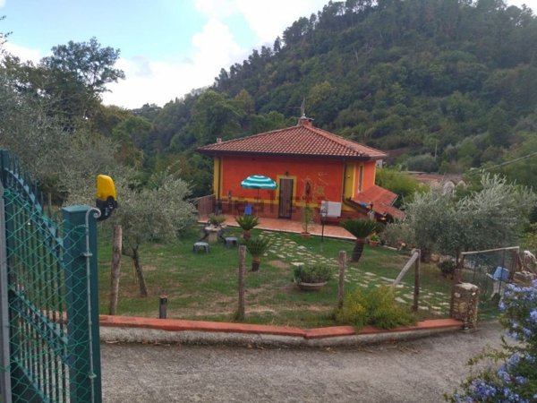 casa indipendente in vendita a Pietrasanta