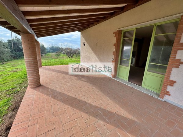 casa indipendente in vendita a Pietrasanta in zona Strettoia