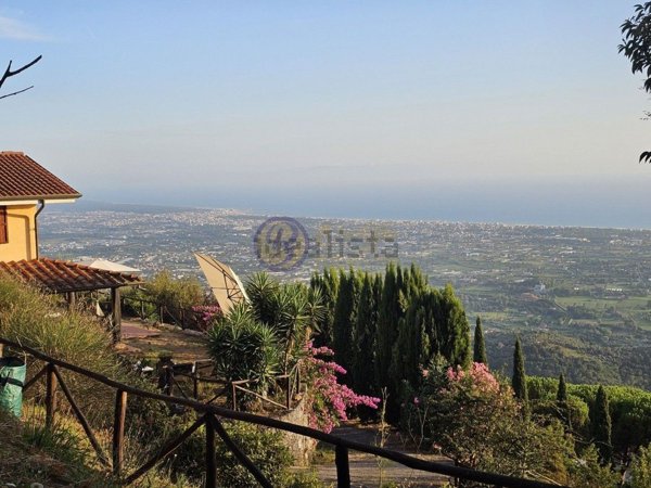 casa indipendente in vendita a Pietrasanta