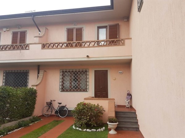casa indipendente in vendita a Pietrasanta