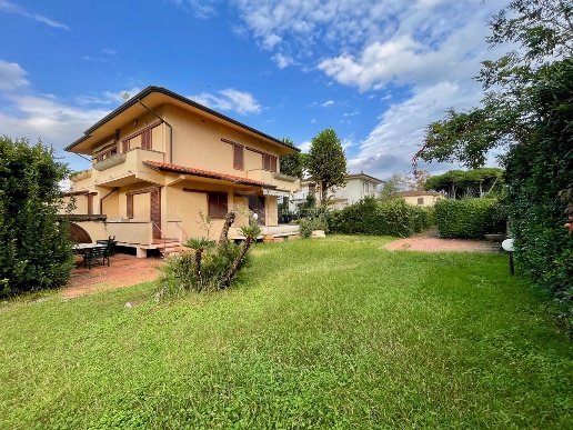 casa indipendente in vendita a Pietrasanta in zona Marina di Pietrasanta