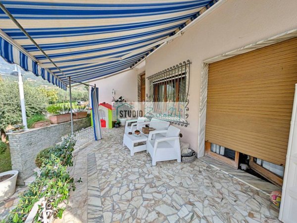 casa indipendente in vendita a Pietrasanta in zona Strettoia