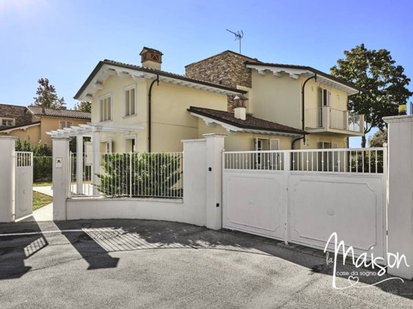 casa indipendente in vendita a Pietrasanta
