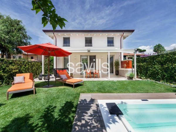 casa indipendente in vendita a Pietrasanta in zona Fiumetto