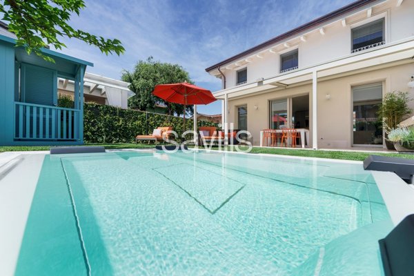 appartamento in vendita a Pietrasanta in zona Fiumetto