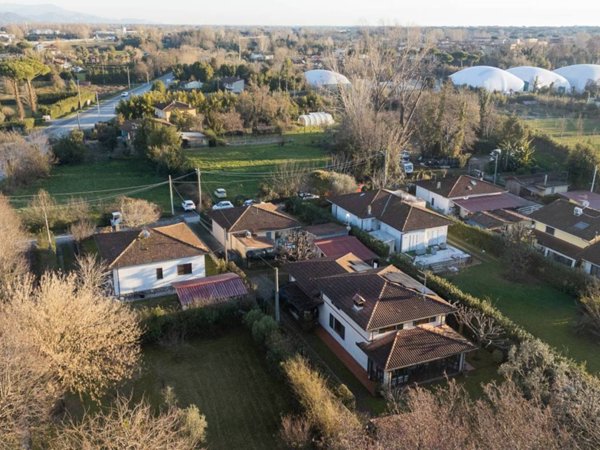 casa indipendente in vendita a Pietrasanta in zona Marina di Pietrasanta