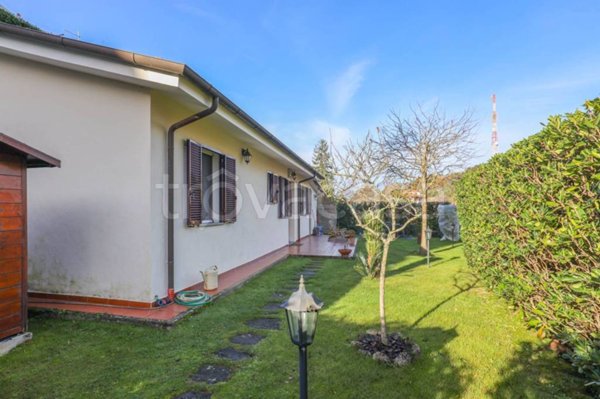casa indipendente in vendita a Pietrasanta in zona Capriglia