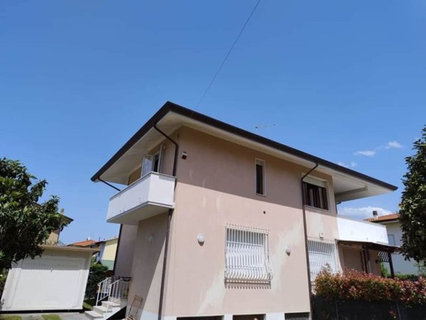 appartamento in vendita a Pietrasanta in zona Tonfano