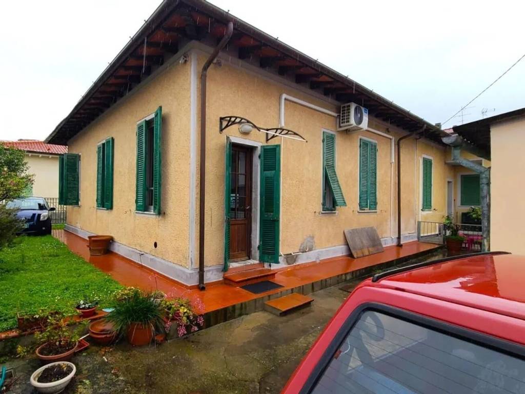 casa indipendente in vendita a Pietrasanta