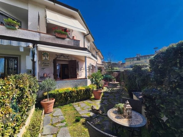 casa indipendente in vendita a Pietrasanta in zona Tonfano