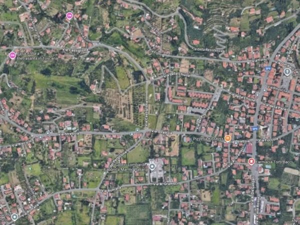 terreno edificabile in vendita a Pietrasanta in zona Strettoia