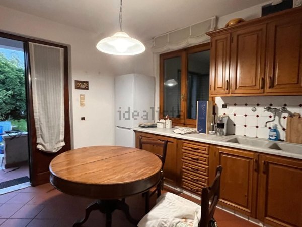 casa indipendente in vendita a Pietrasanta in zona Strettoia