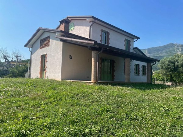 casa indipendente in vendita a Pietrasanta in zona Strettoia