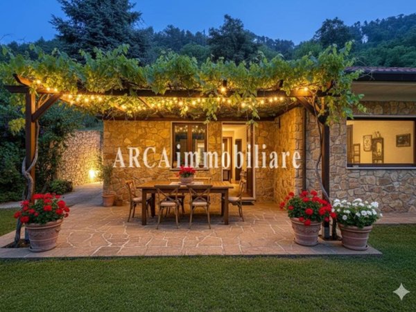 casa indipendente in vendita a Pietrasanta