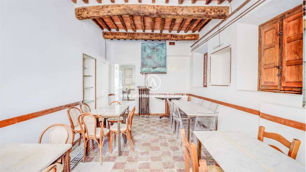 negozio in vendita a Pietrasanta