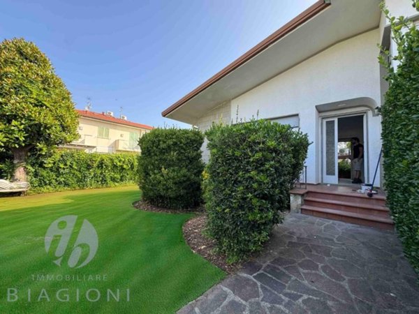 casa indipendente in vendita a Pietrasanta in zona Marina di Pietrasanta