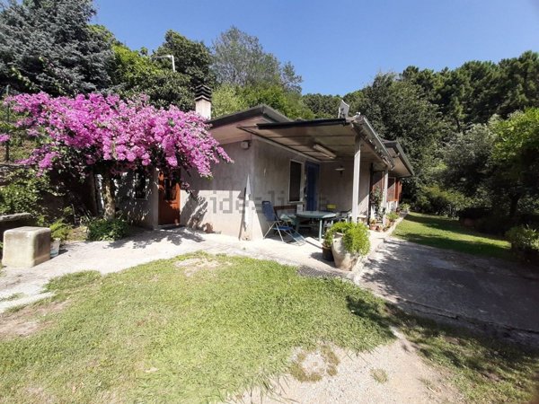 casa indipendente in vendita a Pietrasanta in zona Strettoia