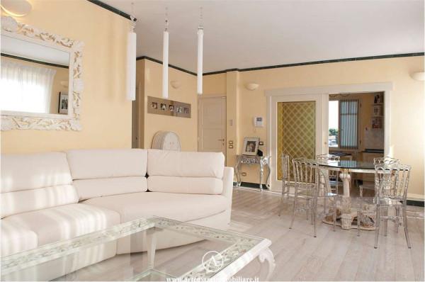 appartamento in vendita a Pietrasanta in zona Marina di Pietrasanta