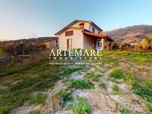 casa indipendente in vendita a Pietrasanta in zona Strettoia
