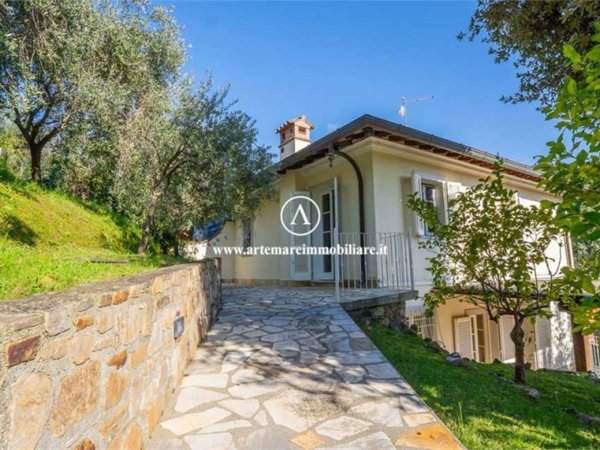 casa indipendente in vendita a Pietrasanta in zona Strettoia