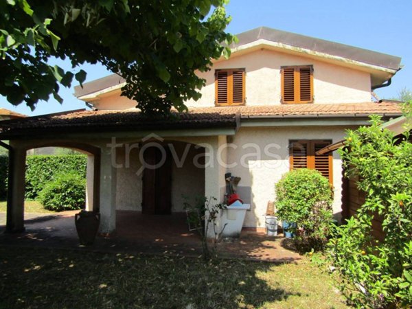 casa indipendente in vendita a Pietrasanta in zona Osterietta