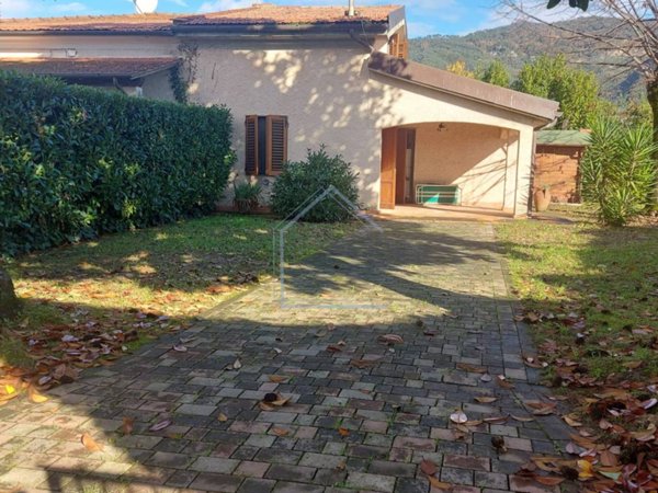 casa indipendente in vendita a Pietrasanta