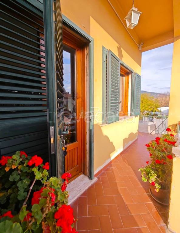 casa indipendente in vendita a Pietrasanta in zona Strettoia