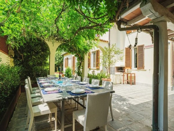 casa indipendente in vendita a Pietrasanta in zona Vignone