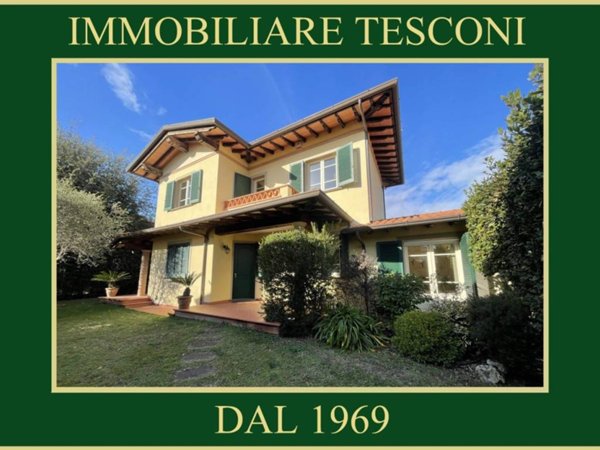 casa indipendente in vendita a Pietrasanta in zona Vignone