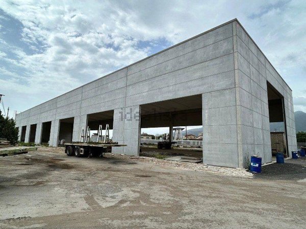 capannone in vendita a Pietrasanta