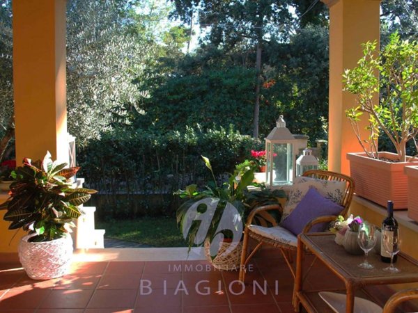 casa indipendente in vendita a Pietrasanta in zona Marina di Pietrasanta