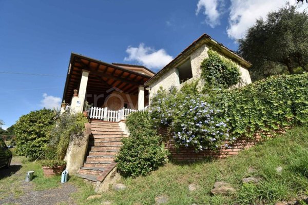casa indipendente in vendita a Pietrasanta in zona Strettoia