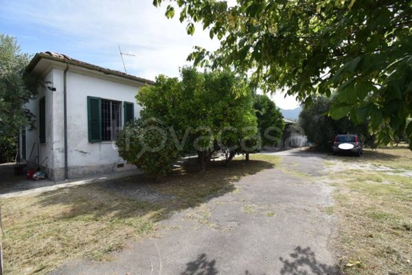 casa indipendente in vendita a Pietrasanta in zona Strettoia