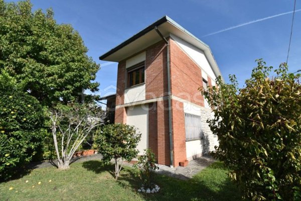 casa indipendente in vendita a Pietrasanta in zona Marina di Pietrasanta