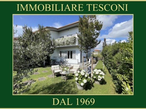 casa indipendente in vendita a Pietrasanta in zona Tonfano