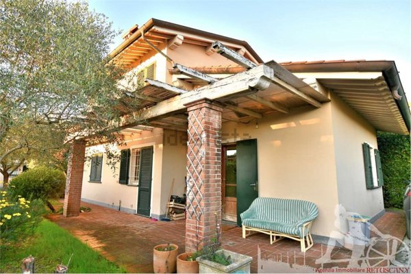 casa indipendente in vendita a Pietrasanta in zona Tonfano