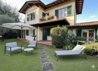 casa indipendente in vendita a Pietrasanta in zona Fiumetto