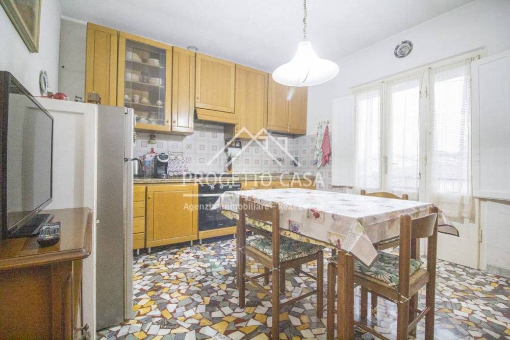 appartamento in vendita a Pietrasanta in zona Vignone
