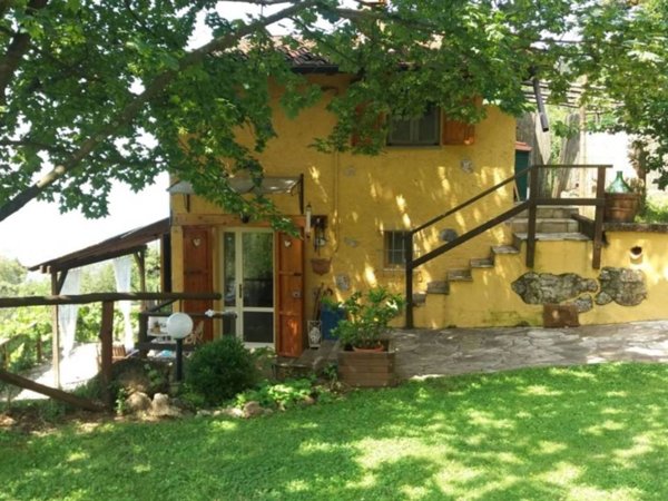 casa indipendente in vendita a Pietrasanta