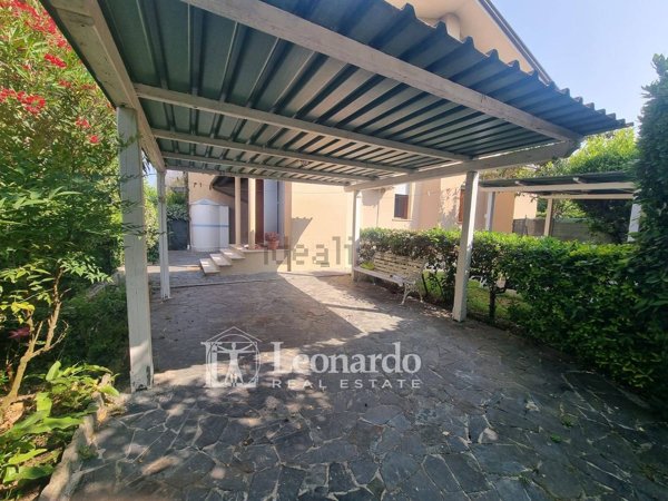 casa indipendente in vendita a Pietrasanta in zona Marina di Pietrasanta