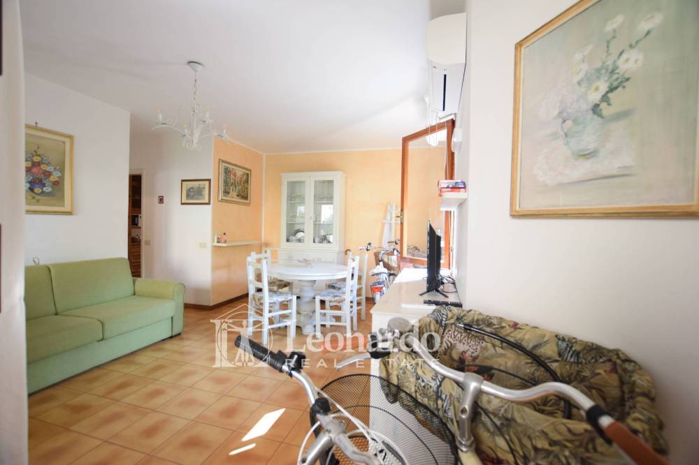 casa indipendente in vendita a Pietrasanta in zona Tonfano