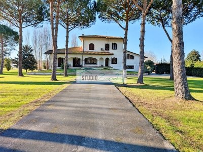 casa indipendente in vendita a Pietrasanta in zona Traversagna