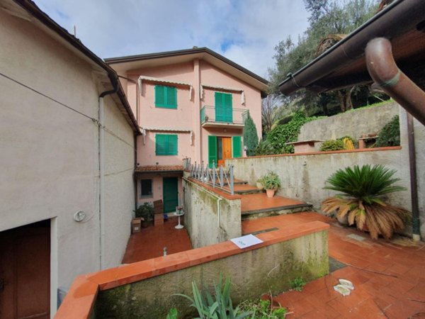 casa indipendente in vendita a Pietrasanta