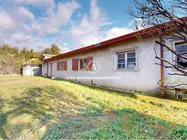 casa indipendente in vendita a Pietrasanta