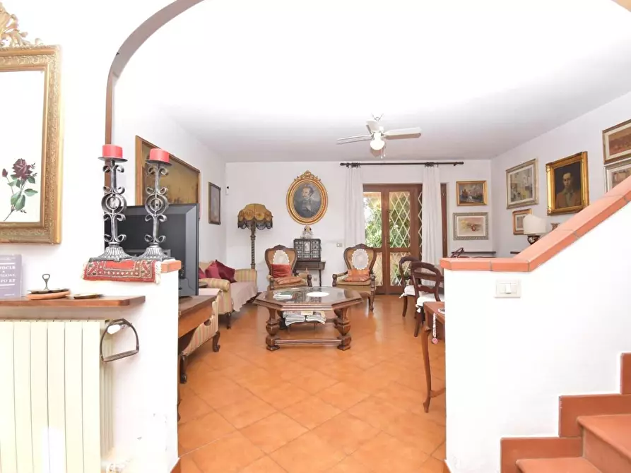 casa indipendente in vendita a Pietrasanta in zona Strettoia