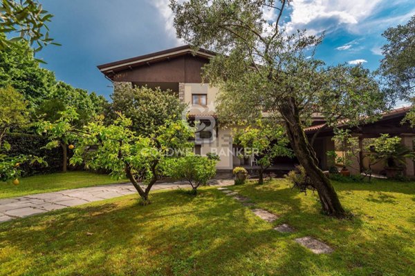 casa indipendente in vendita a Pietrasanta in zona Vallecchia