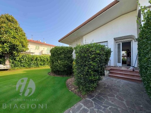 casa indipendente in vendita a Pietrasanta in zona Marina di Pietrasanta